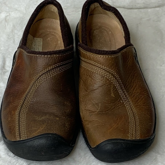 Keen Shoes - Woman’s Keen Leather  Slip On Loafers Sz 8